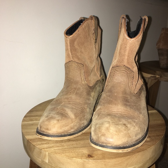 Boots - Picture 4 of 4